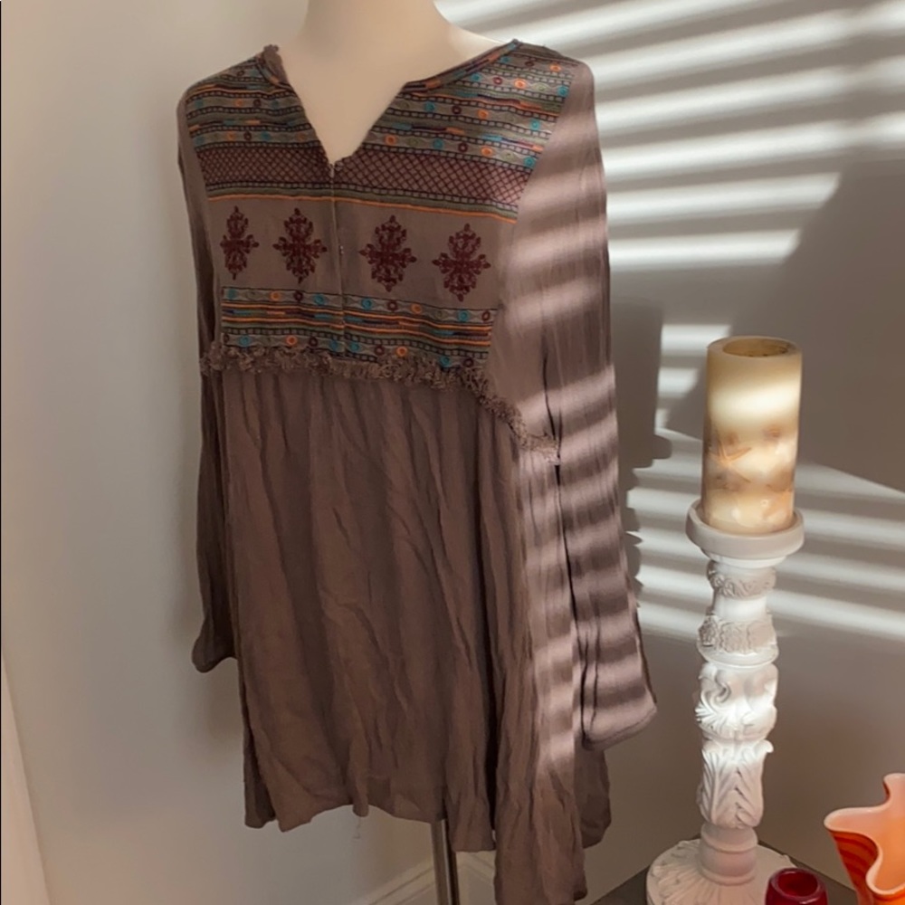 **FREE SHIPPING** Embroidered tunic